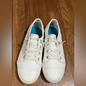 Blowfish Classic White Casual Shoes